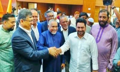 হাতে হাত রাখলেন বিএনপি-জামায়াত ও এনসিপির তিন নেতা