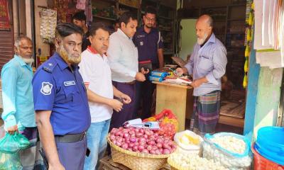 ম্যাজিস্ট্রেট আসার খবরে ১৩৫ টাকার পেঁয়াজ হয়ে গেলো ৬০ টাকা