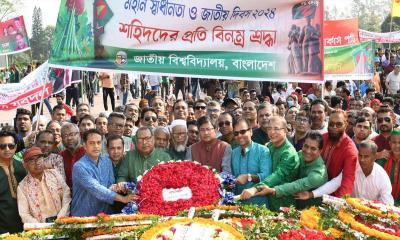 স্মৃতিসৌধে জাতীয় বিশ্ববিদ্যালয় উপাচার্যের শ্রদ্ধা নিবেদন