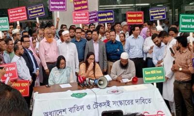 জীবন রক্ষাকারী পণ্য ব্যতীত আমদানি-রপ্তানি বন্ধ ঘোষণা
