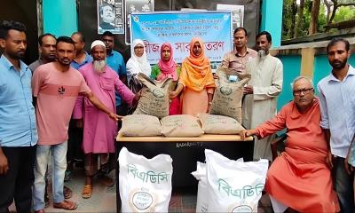 ফুলবাড়ীতে কৃষকদের মাঝে বিনামূল্যে বীজ-সার বিতরণ