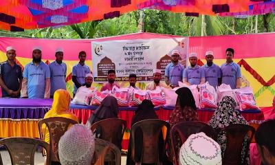 মানব কল্যাণ ফেডারেশন’র উদ্যোগে ঈদ সামগ্রী বিতরণ