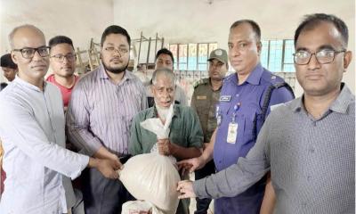 পলাশবাড়ী পৌরসভায় ঈদ উপলক্ষে ভিজিএফের চাল বিতরণ