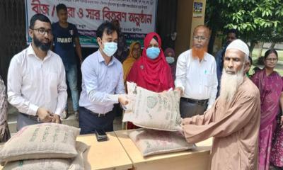 পলাশে কৃষকদের মাঝে বিনামূল্যে বীজ-চারা ও সার বিতরণ