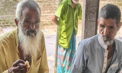 পাটগ্রাম রেলস্টেশনে দুই ভারতীয় বৃদ্ধ নাগরিকের সন্ধান