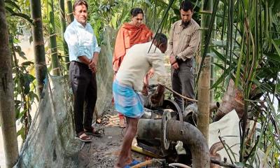 ফরিদগঞ্জে অবৈধ ড্রেজারের বিরুদ্ধে অভিযান