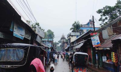 দিনভর বৃষ্টিতে জনজীবন বিপর্যস্ত