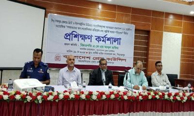সাংবাদিকতাকে রাজনীতির ঊর্ধ্বে রাখতে হবে