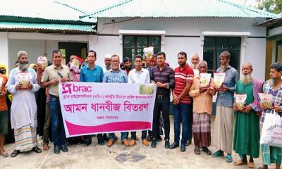 পিরোজপুরে প্রান্তিক কৃষকদের মাঝে ব্র্যাকের ধানবীজ বিতরণ