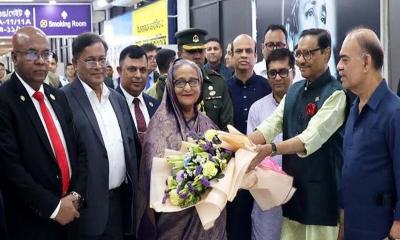 দেশে ফিরেছেন প্রধানমন্ত্রী