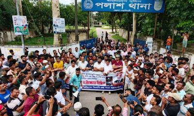 নরসিংদীতে ছাত্রদলের ওপর গুলির ঘটনায় অভিযুক্তদের গ্রেপ্তারের দাবিতে বিক্ষোভ