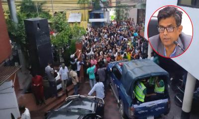 খুলনা প্রেসক্লাবে প্রেস সচিবকে ঘেরাও করে বিক্ষোভ
