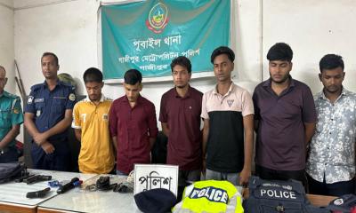 পূবাইলে ভুয়া পুলিশ সেজে ছয় যুবক আটক