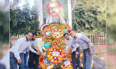 কুমিল্লায় প্রকৌশল অধিদপ্তরে উদ্যােগে ঐতিহাসিক ৭ই মার্চ উপলক্ষে পুষ্পস্তবক অর্পণ