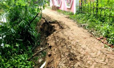 রাউজানে বেরুলিয়া খালের দু’পাড়ে ভাঙন, বিলীন হয়ে যাচ্ছে সড়ক