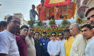 রাউজানে রথ যাত্রায় হাজারো নারী-পুরুষের ঢল