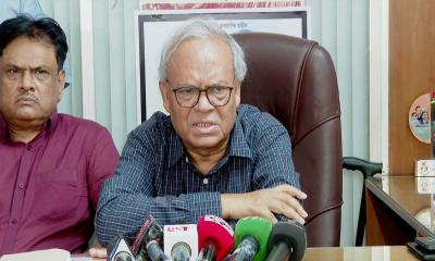 গোটা জাতি লন্ডনের দিকে তাকিয়ে