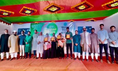 শহীদ পরিবারকে সম্মাননা প্রদান করে ছাত্রশিবির