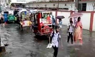 সিলেটে প্রবল বৃষ্টিপাতে বিভিন্ন স্থানে হাঁটুপানি, জনদুর্ভোগ চরমে