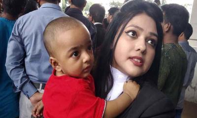 পিতৃত্বকালীন ছুটি চেয়ে হাইকোর্টে ৬ মাসের শিশুর রিট