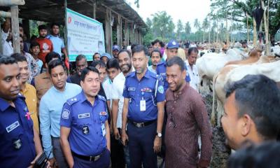ফেনীর বিভিন্ন পশুর হাট পরিদর্শনে পুলিশ সুপার হাবিবুর রহমান