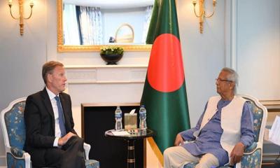 প্রধান উপদেষ্টার সঙ্গে এয়ারবাসের এক্সিকিউটিভ ভাইস প্রেসিডেন্টের সাক্ষাৎ