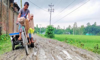 সুন্দরগঞ্জে কাঁচা রাস্তায় দুর্ভোগ