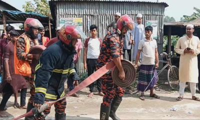 টাঙ্গাইলে আগুনে পুড়লো গ্যারেজসহ ৪টি দোকান