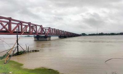 তিস্তার পানি বিপৎসীমার ওপরে, বন্যা আতঙ্কে নদীর পাড়ের মানুষ