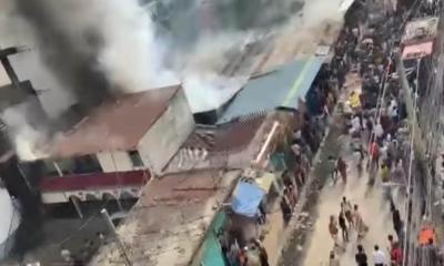 টঙ্গীতে ভাঙারির গোডাউনে আগুন