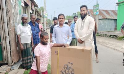 প্রতিবন্ধী হাবীবের পাশে দাঁড়ালেন ত্রিশালের ইউএনও