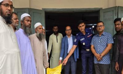 মধুপুরে কোরবানির চামড়া প্রক্রিয়ায় বিনামূল্যে লবণ বিতরণ