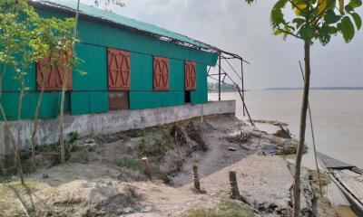 তিস্তার গর্ভে বিলীন হচ্ছে বাঁধসহ আবাদি জমি