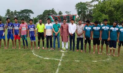 টুঙ্গিপাড়ায় ইউএনও কাপ ফুটবল টুর্নামেন্ট অনুষ্ঠিত