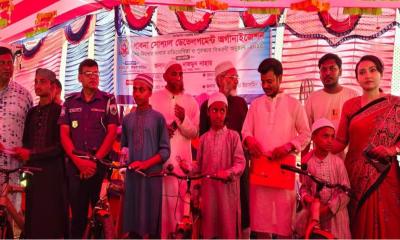 ভাঙ্গুড়ায় ৪০ দিন জামাতে নামাজ: বাইসাইকেল পেল ৪৬ শিক্ষার্থী