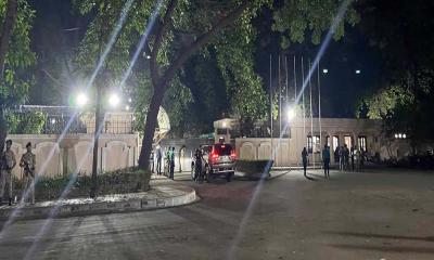 জরুরি বৈঠকে উপদেষ্টা পরিষদ
