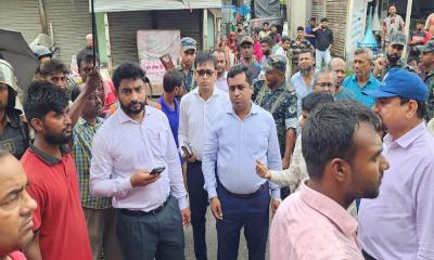 ভেড়ামারায় রেলওয়ের জায়গায় গড়ে ওঠা অবৈধ দোকান উচ্ছেদ