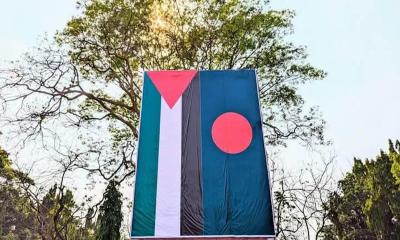 সংহতি জানাতে ইবিতে মুজিবের ভাঙা ম্যুরালে ফিলিস্তিনের পতাকা