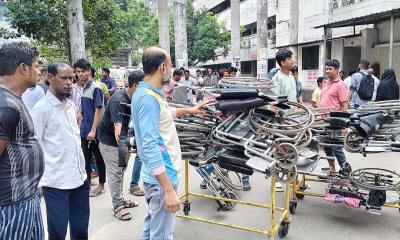ঢামেকে প্রতারণায় ব্যবহৃত অবৈধ ২১ হুইলচেয়ার জব্দ
