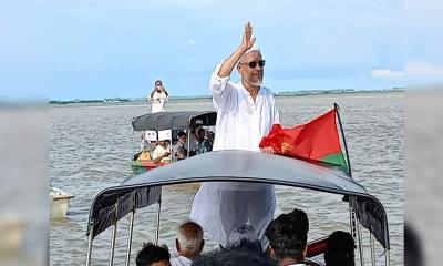 নির্বাচনী প্রচারণায় নেত্রকোণায় লুৎফুজ্জামান বাবর