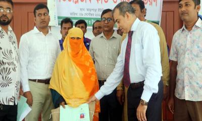 একদিনে ১০ উদ্যোগের নেতৃত্বে ডিসি অহিদুল ইসলাম