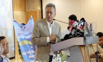 একদল মুক্তিযুদ্ধ বিক্রি করছে, আরেকদল চব্বিশ