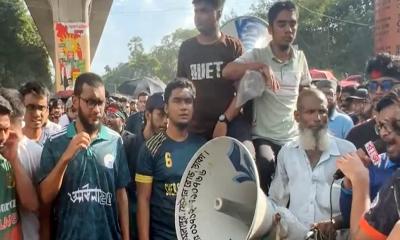 শাহবাগ অবরোধ করেছেন বুয়েট শিক্ষার্থীরা