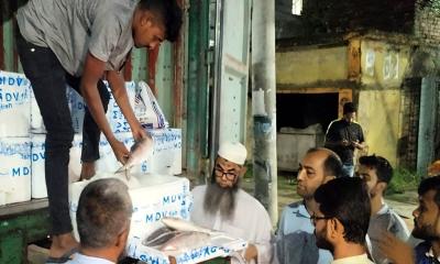 দুর্গাপূজা উপলক্ষ্যে ভারতে গেল ইলিশের প্রথম চালান