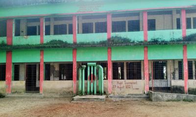 ঈশ্বরগঞ্জে সরকারি নির্দেশনা অমান্য, দুপুরেই তালাবদ্ধ প্রাথমিক বিদ্যালয়