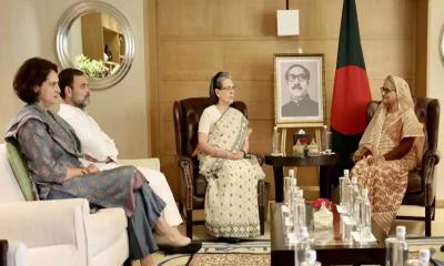 ভারত থেকে আওয়ামী লীগের ভবিষ্যৎ নেতৃত্ব সাজাচ্ছেন শেখ হাসিনা