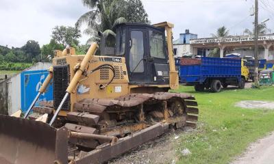 রক্ষণাবেক্ষণের অভাবে নষ্ট হচ্ছে পৌরসভার অর্ধকোটি টাকার বুলডোজার