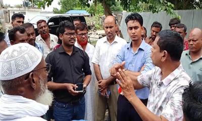 দেবহাটায় ৩০ বছরের জলাবদ্ধতা নিরসন করলেন ইউএনও