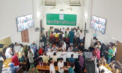 ভোট গণনা শেষ করে আজ রাতেই ফলাফল ঘোষণার আশা