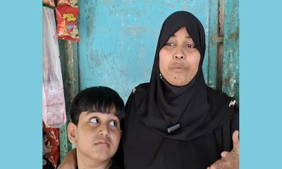 হোসেনপুরে স্কুল শিক্ষিকার ঘরে তালা, আশ্রয়হীন মা-ছেলে